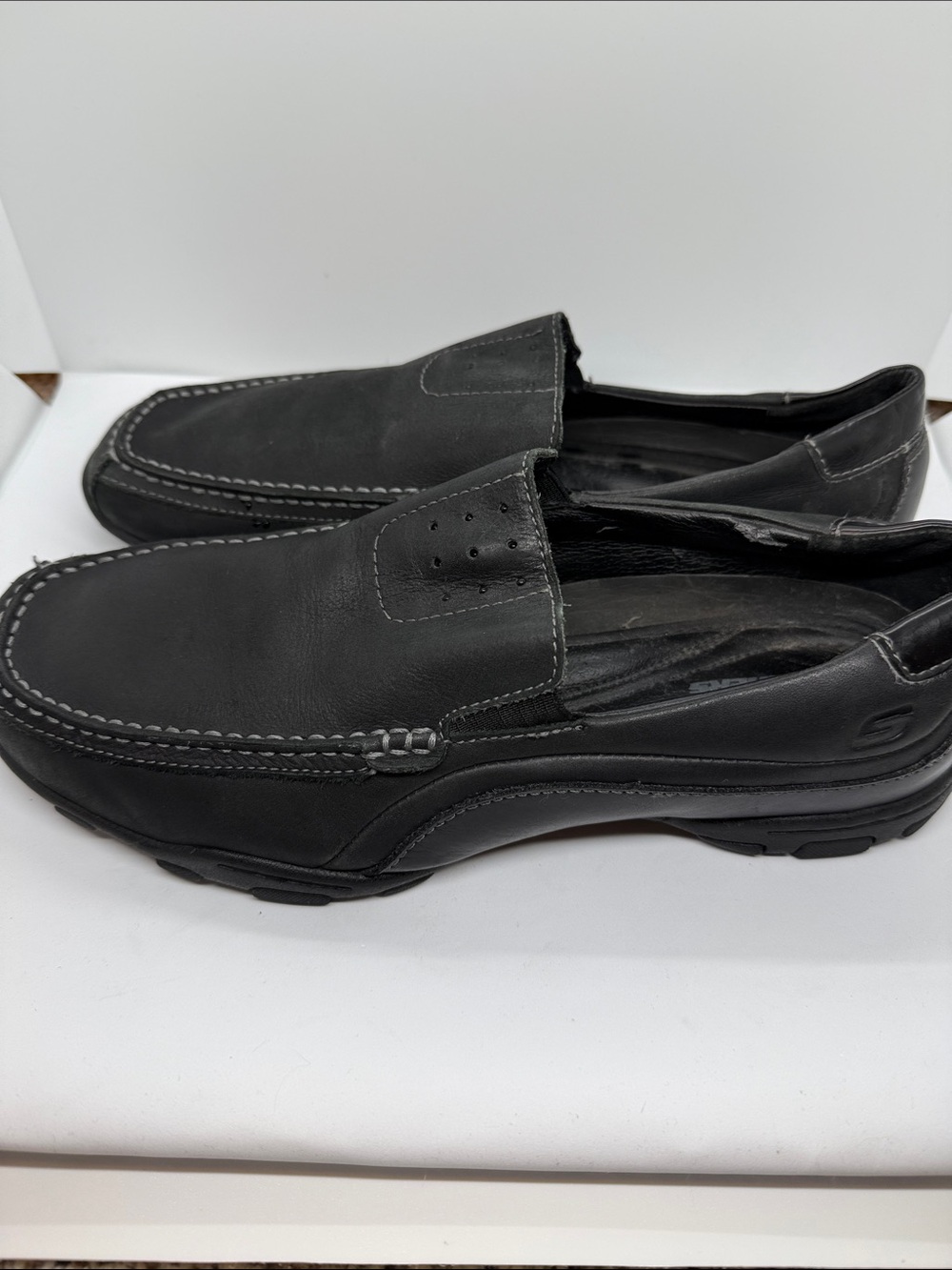 Skechers Black Slip-On Leather Men's Loafers size 11